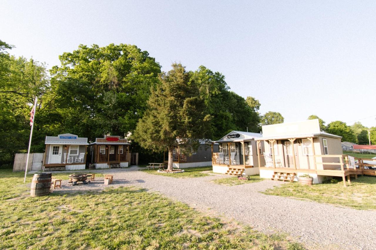 The Outpost Hotel Grand Rivers Buitenkant foto
