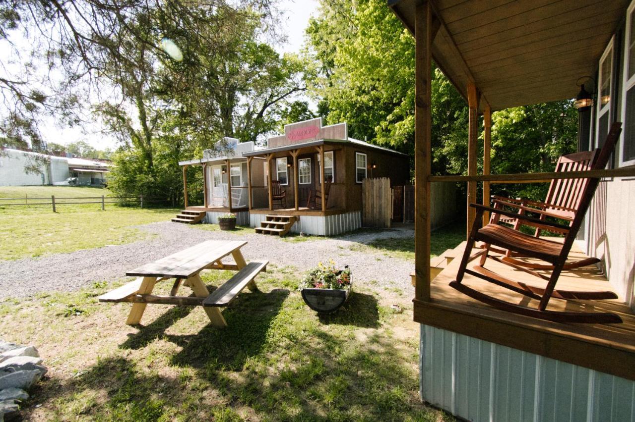 The Outpost Hotel Grand Rivers Buitenkant foto